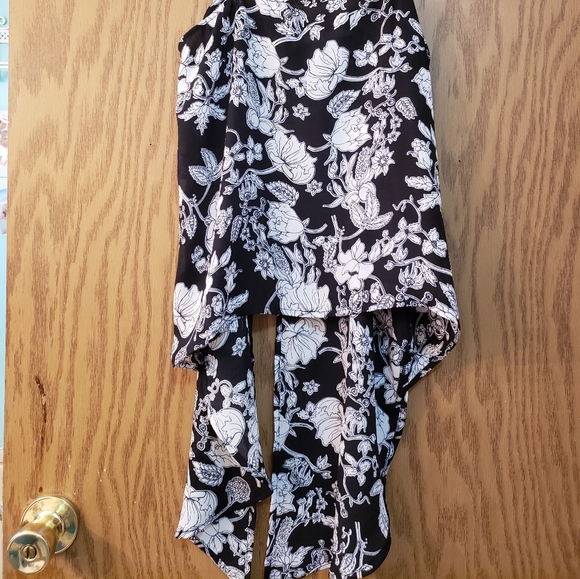 Sexy black and silver floral halter top. Open back, one button close. EUC - Picture 3 of 9